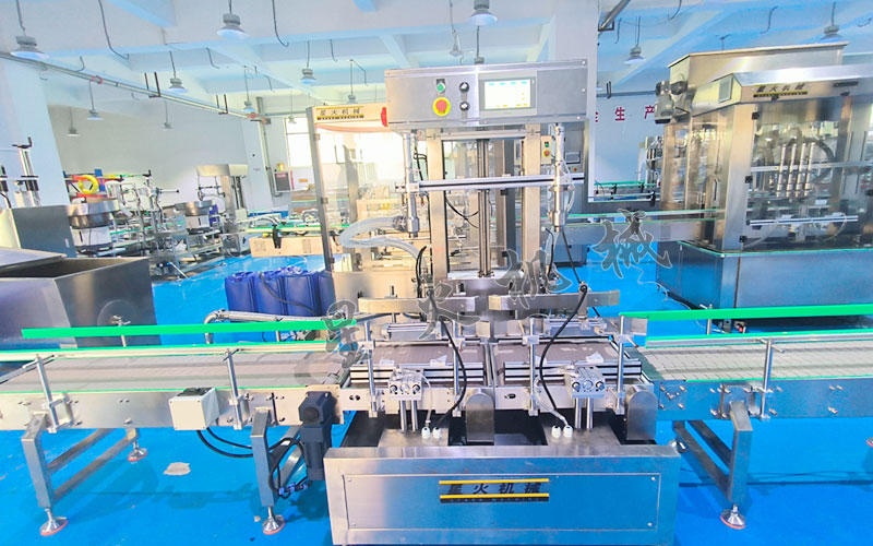 25升雙頭化工桶液體稱重灌裝機(jī)實(shí)拍