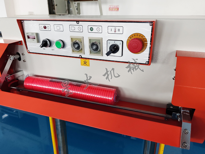 立式連續(xù)封口機(jī)細(xì)節(jié)實(shí)拍展示