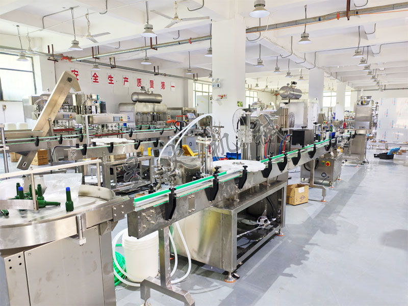 玻璃油膜清洗劑灌裝旋蓋鋁箔封口生產(chǎn)線(xiàn)實(shí)拍