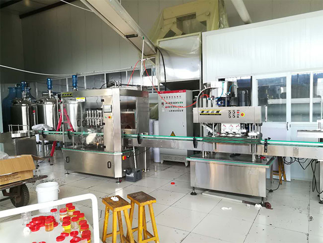 星火江蘇全自動蜂蜜灌裝機(jī)生產(chǎn)線案例實拍