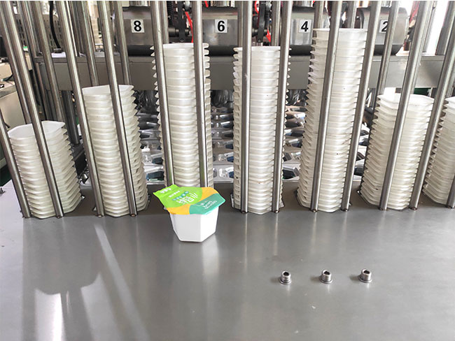 全自動灌裝封口機樣品展示