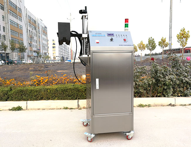 江蘇自動(dòng)封口機(jī)設(shè)備展示